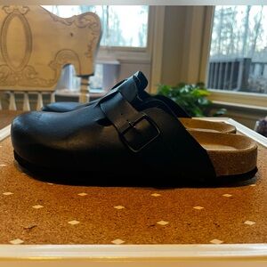 CUSHIONAIRE Hana Cork Footbed Clog